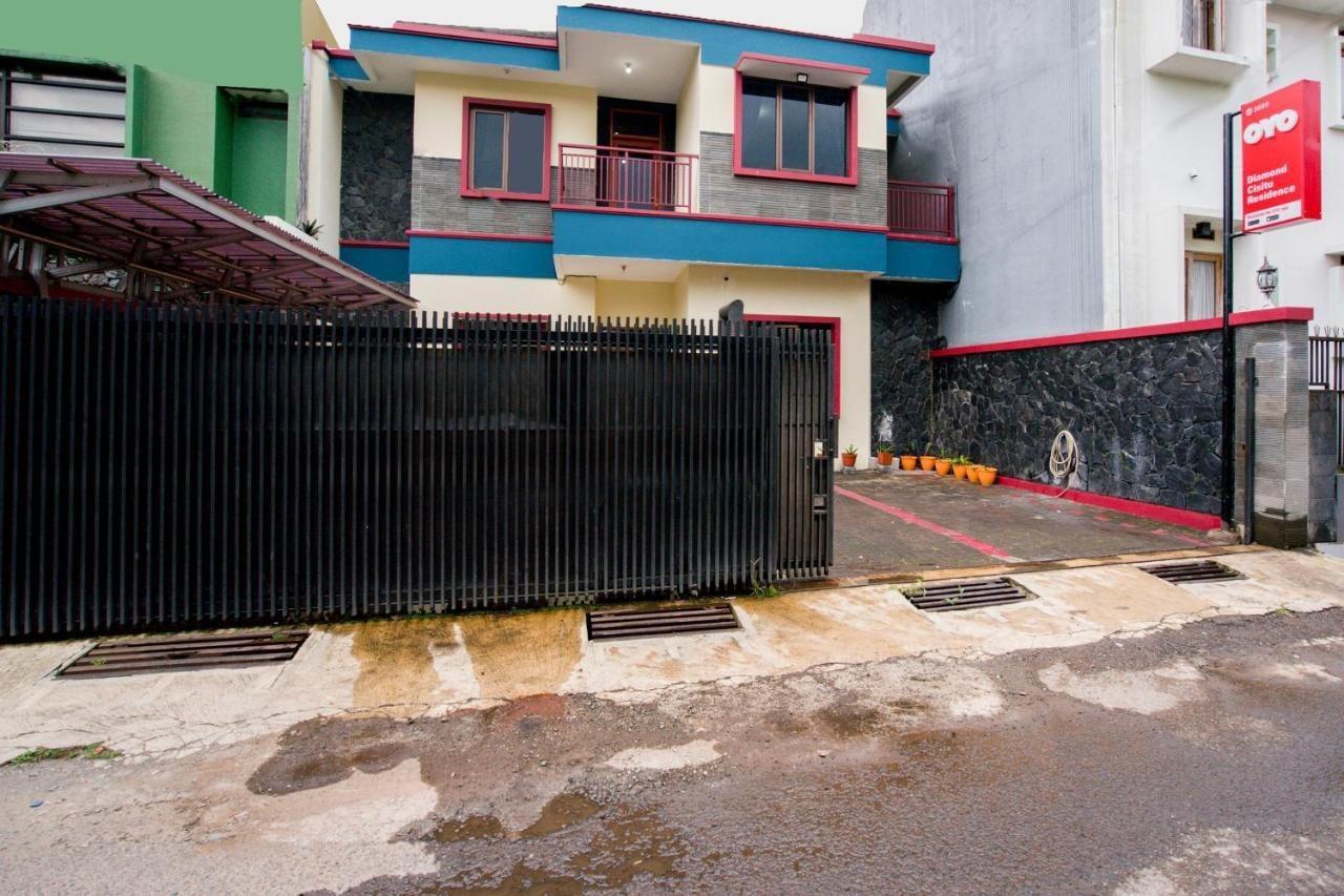 Oyo 3029 Diamond Cisitu Residence Syariah باندونج المظهر الخارجي الصورة